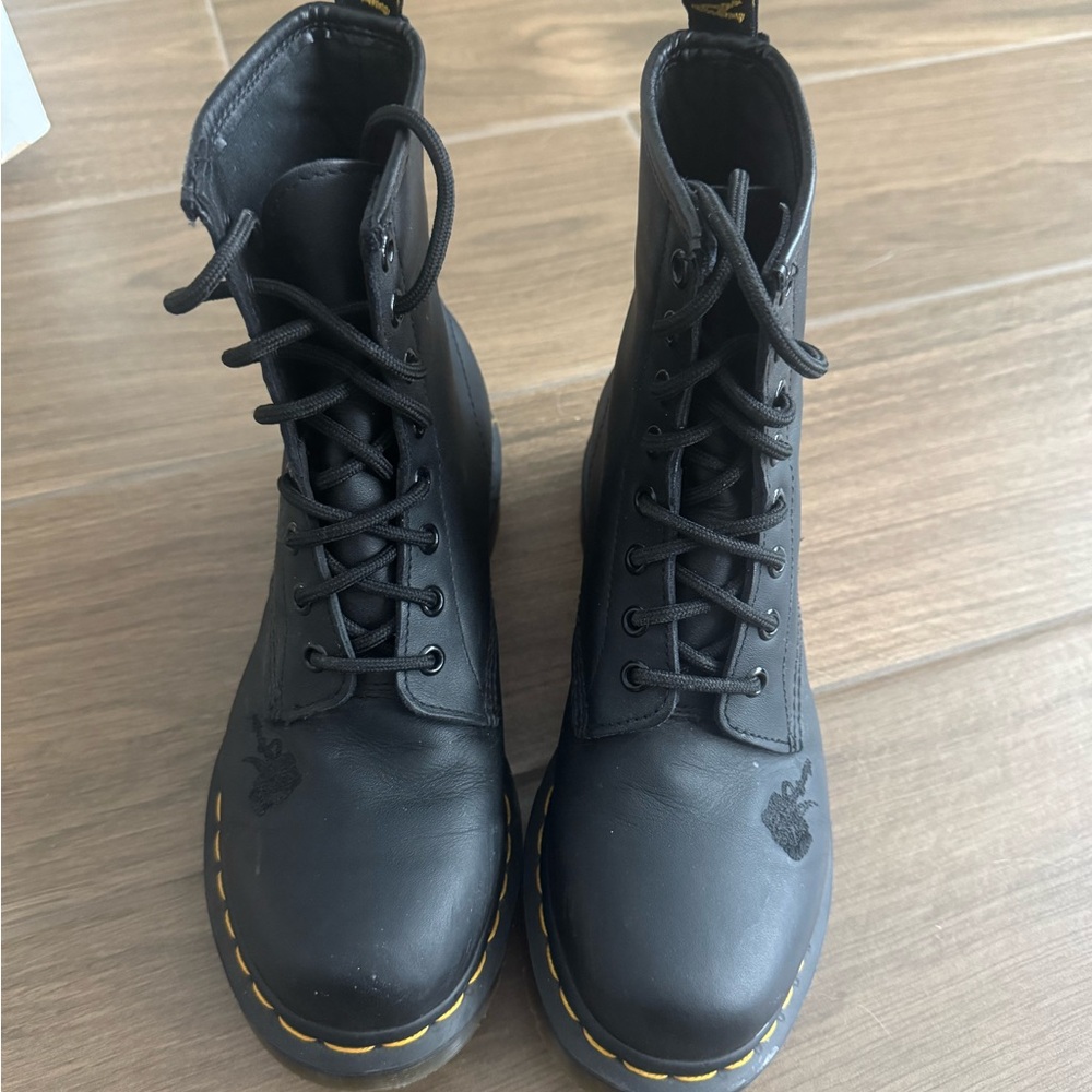 1460 VONDA MONO WOMEN'S FLORAL BOOTS DR MARTENS - Picture 2 of 5